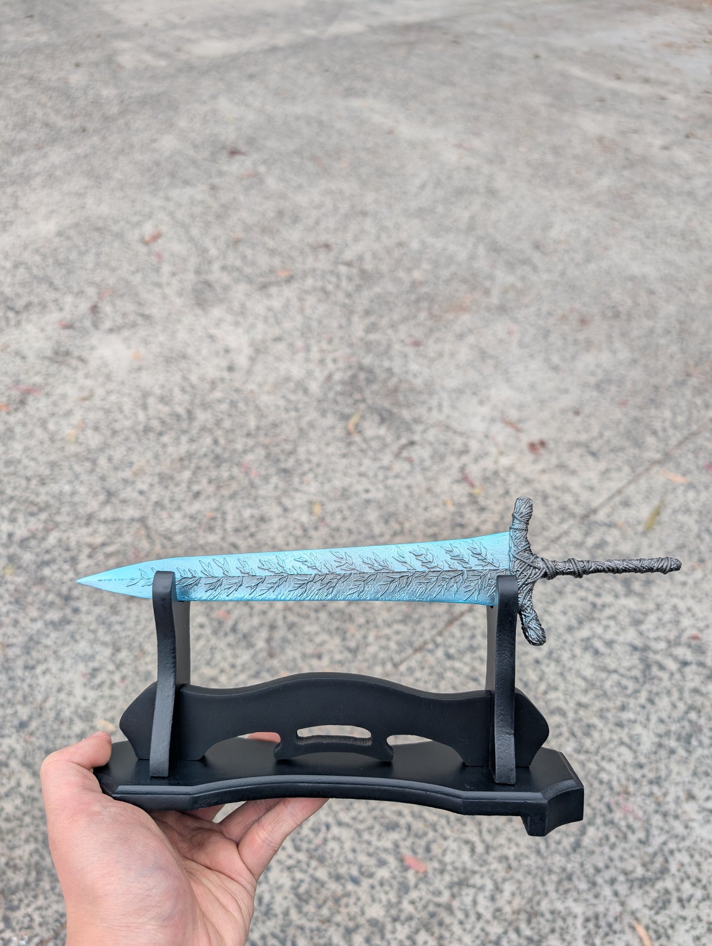 ELDEN RING – DARK MOON GREATSWORD MINI REPLICA (30 CM)