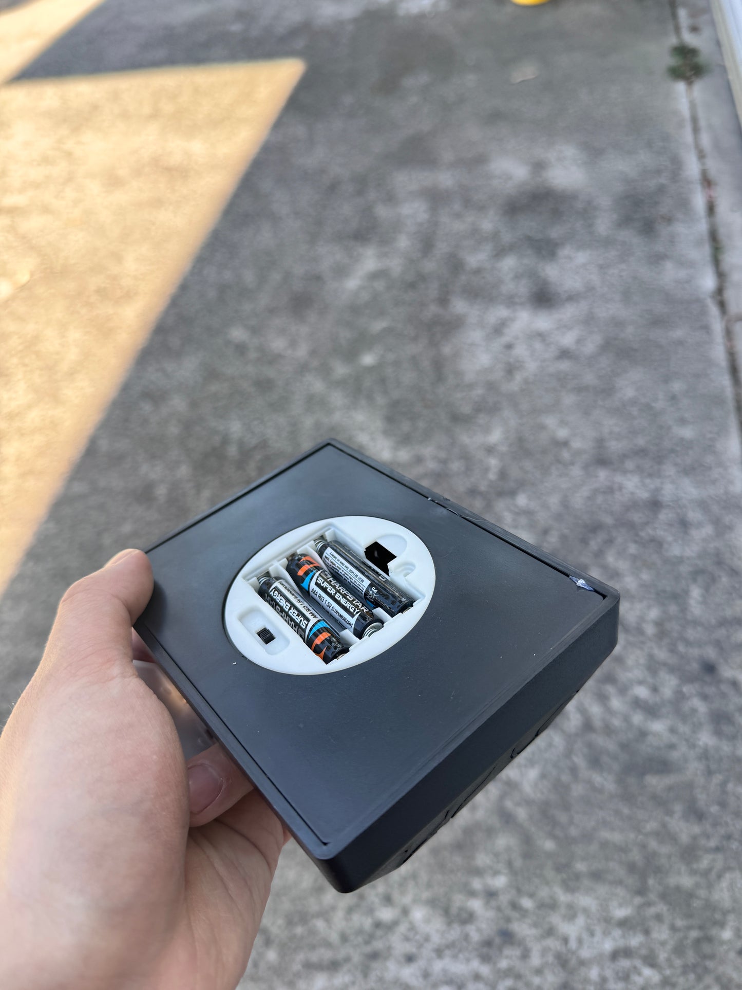 THOR: LOVE AND THUNDER – MJÖLNIR, MIGHTY THOR’S CRACKED HAMMER AND BASE (METAL VERSION)