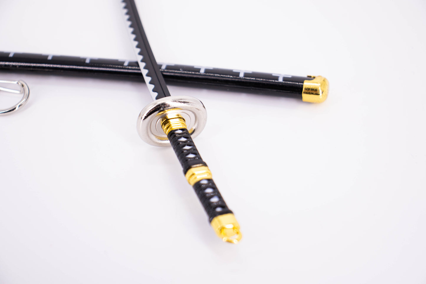 ONE PIECE – TRAFALGAR LAW’S KIKOKU SWORD KEYCHAIN