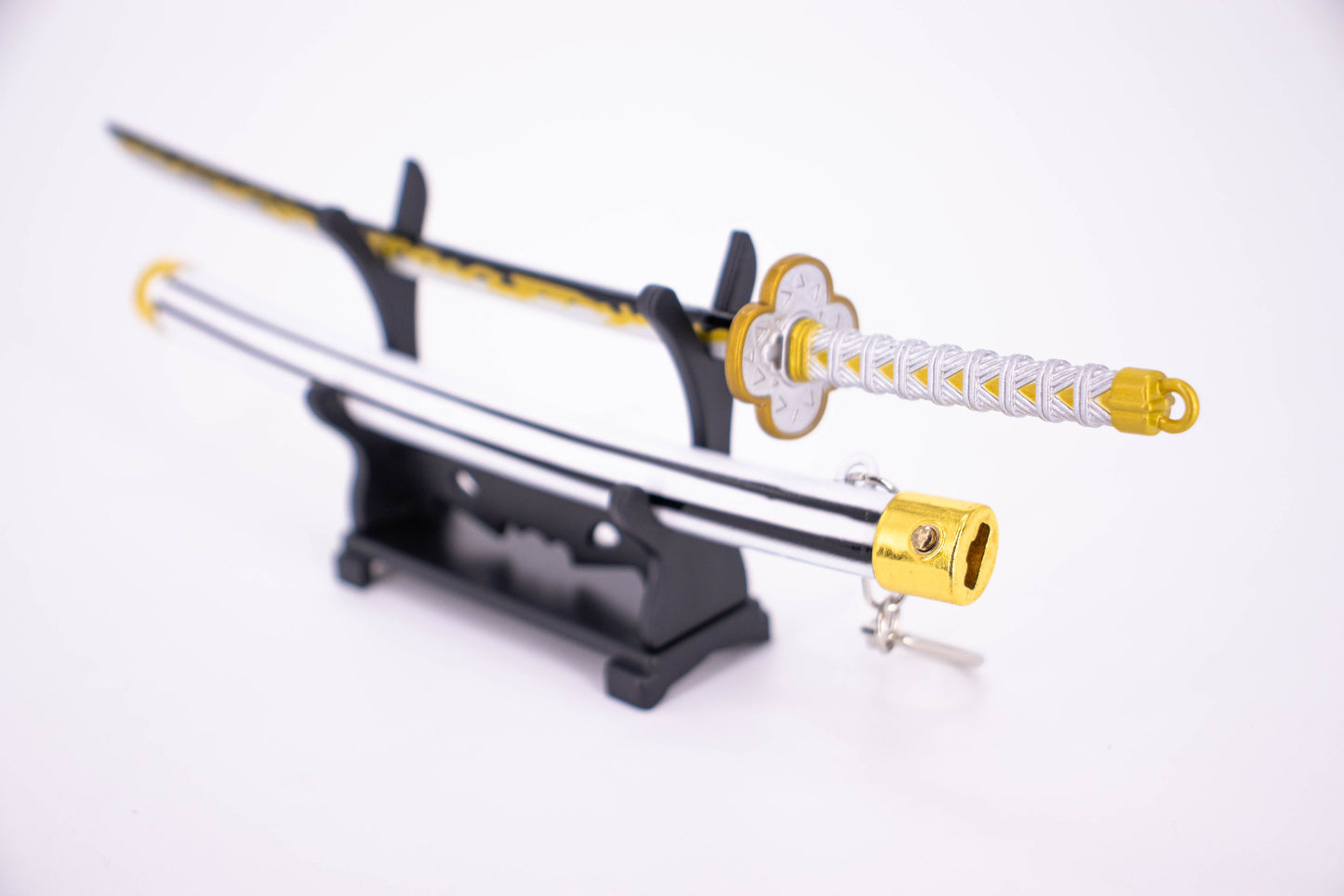 DEMON SLAYER – ZENITSU AGATSUMA’S NICHIRIN SWORD KEYCHAIN