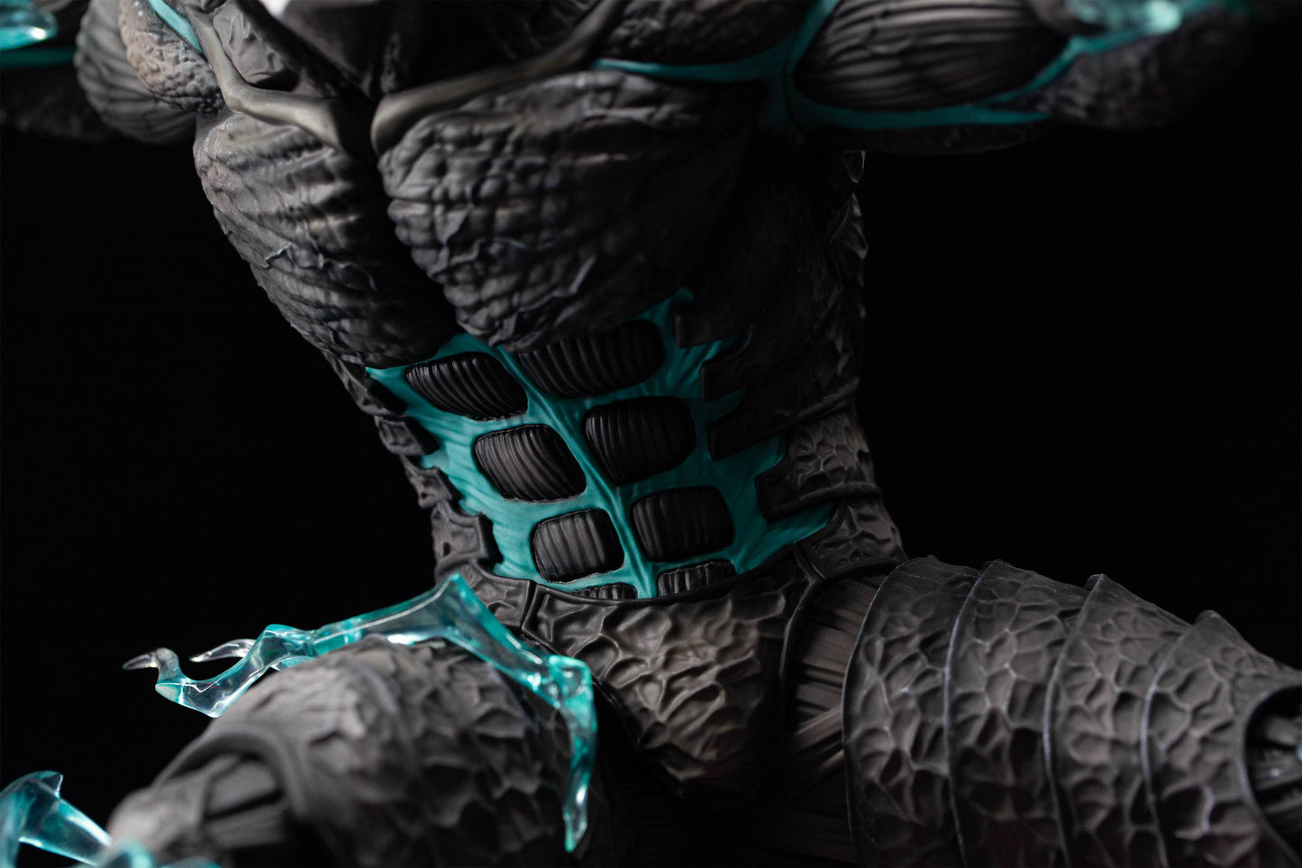 CHIKARA STUDIO – KAIJU NO. 8: KAIJU FORM KAFKA HIBINO [IN STOCK]