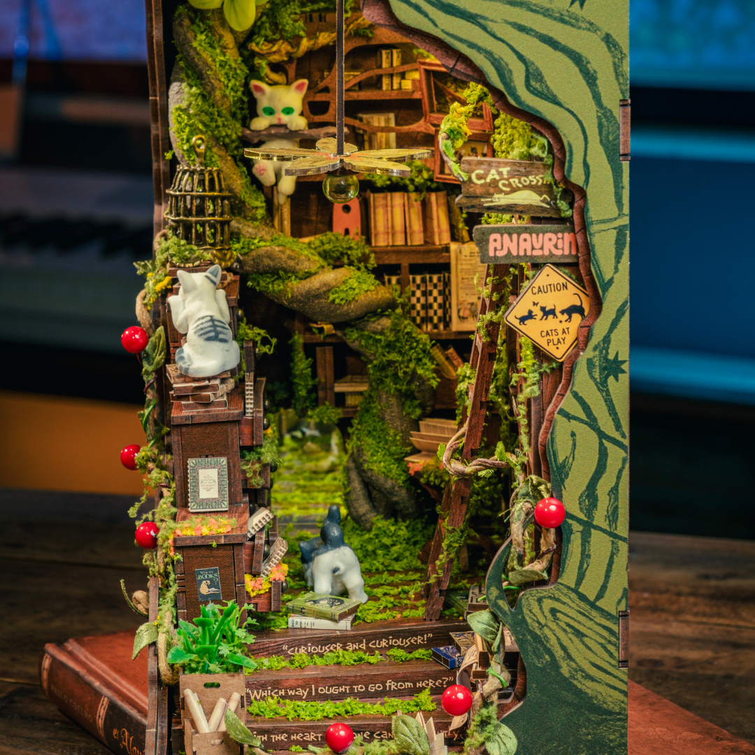 ANAVRIN – CATS CROSSING BOOK NOOK KIT 3
