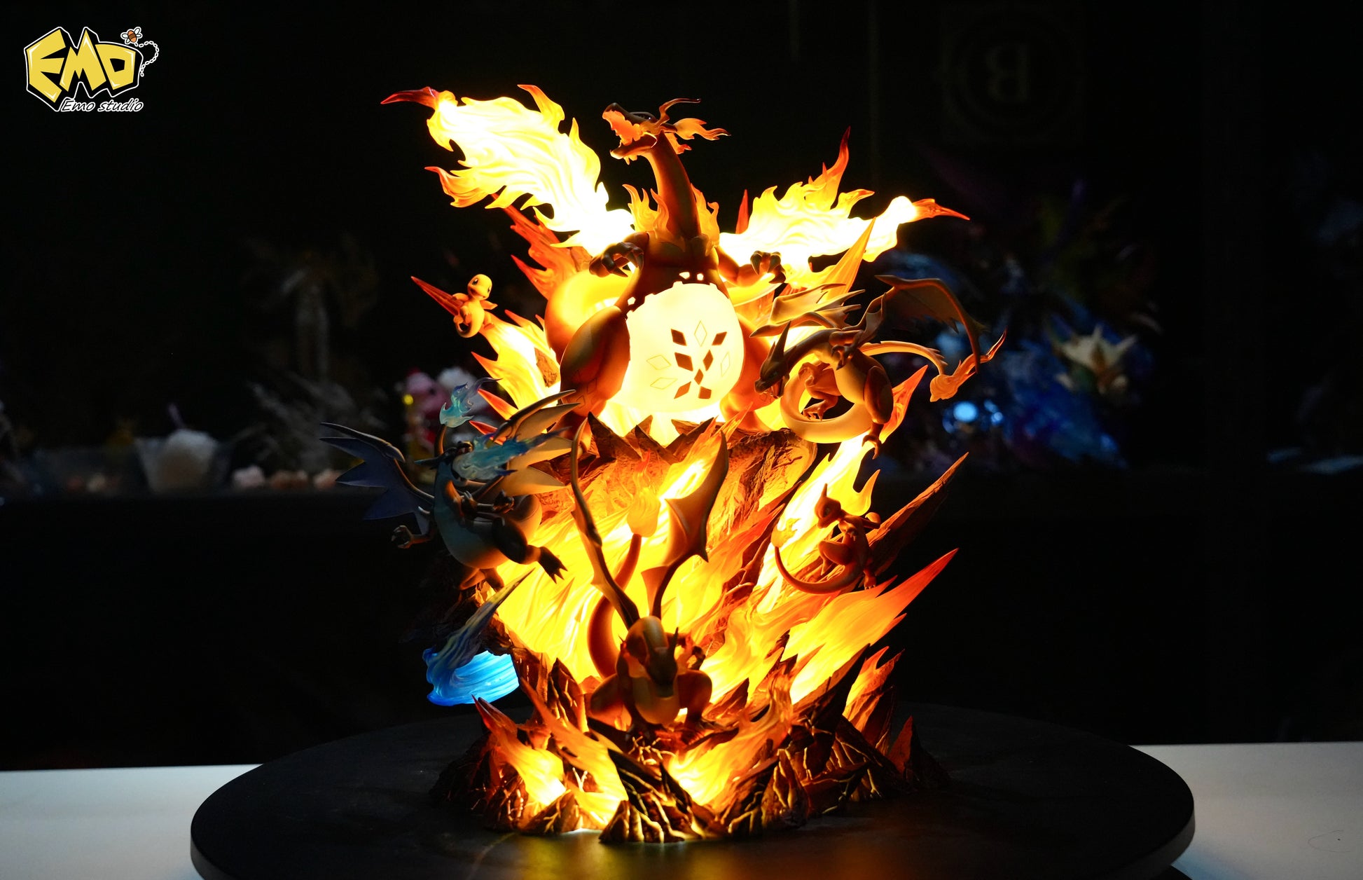 EMO STUDIO - POKEMON EVOLUTION SERIES 3. CHARIZARD 1