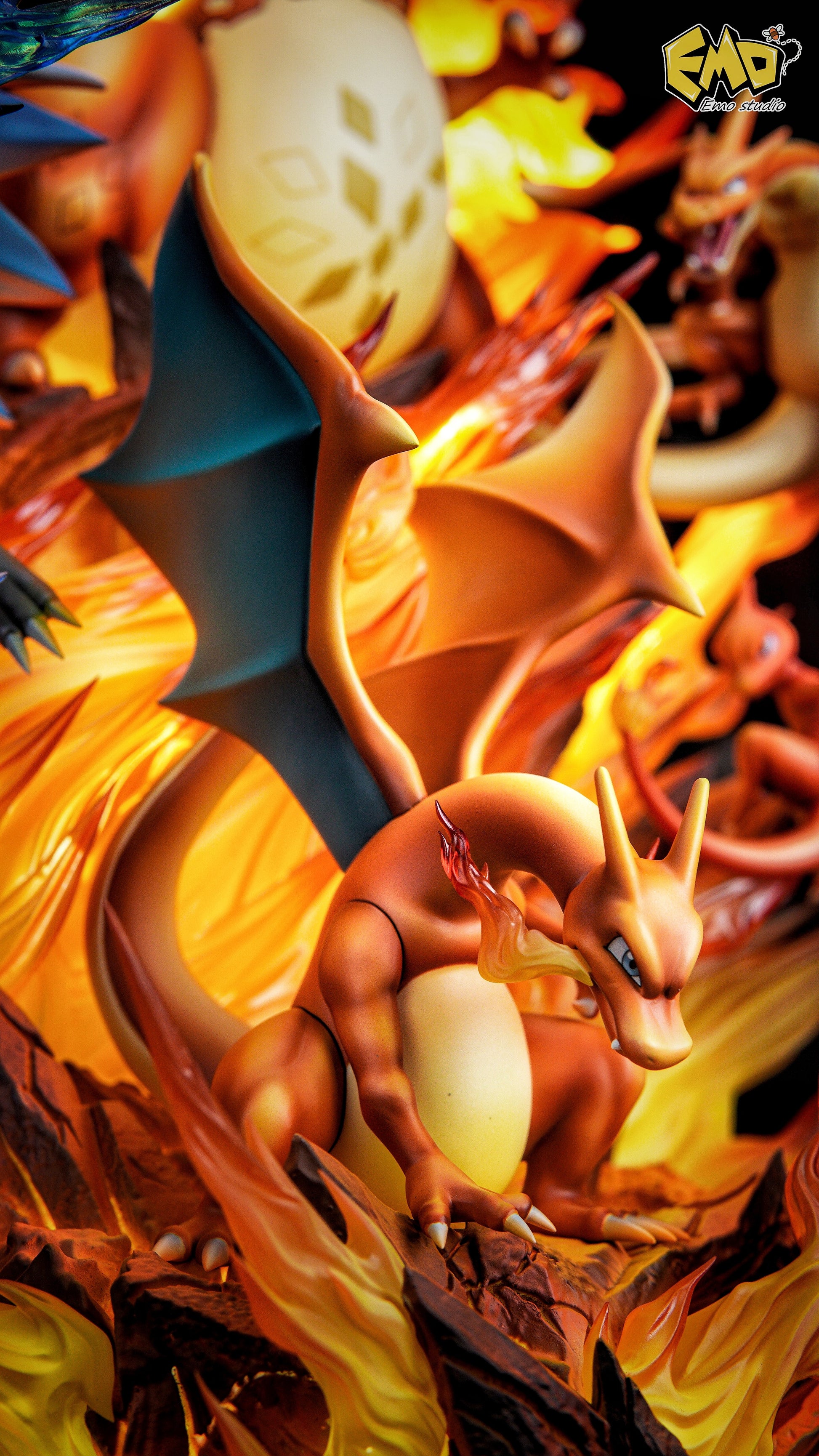 EMO STUDIO - POKEMON EVOLUTION SERIES 3. CHARIZARD 2