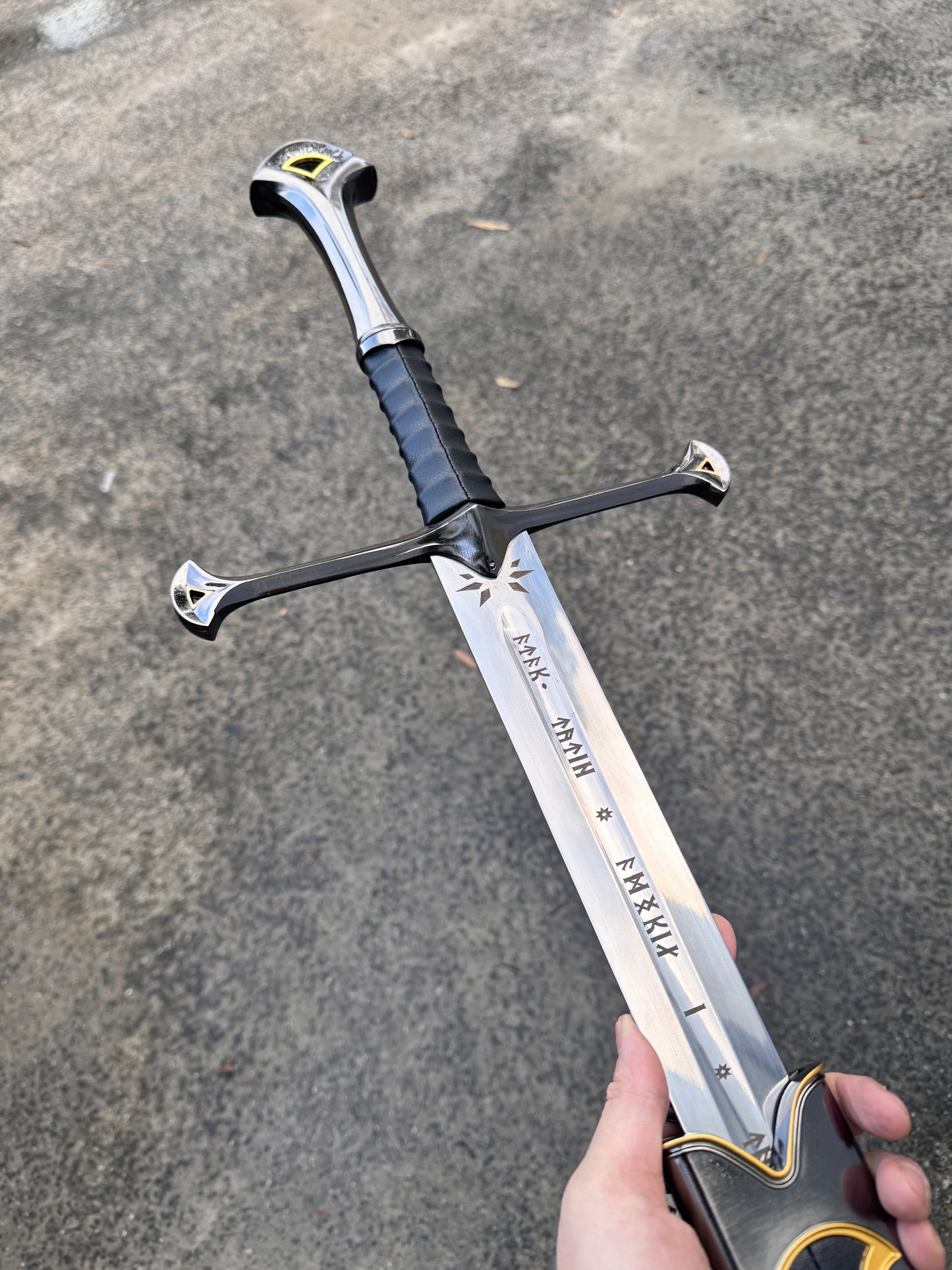 LORD OF THE RINGS- ANDURIL, FLAME OF THE WEST, SWORD OF ARAGORN (COLLECTORS EDITION)