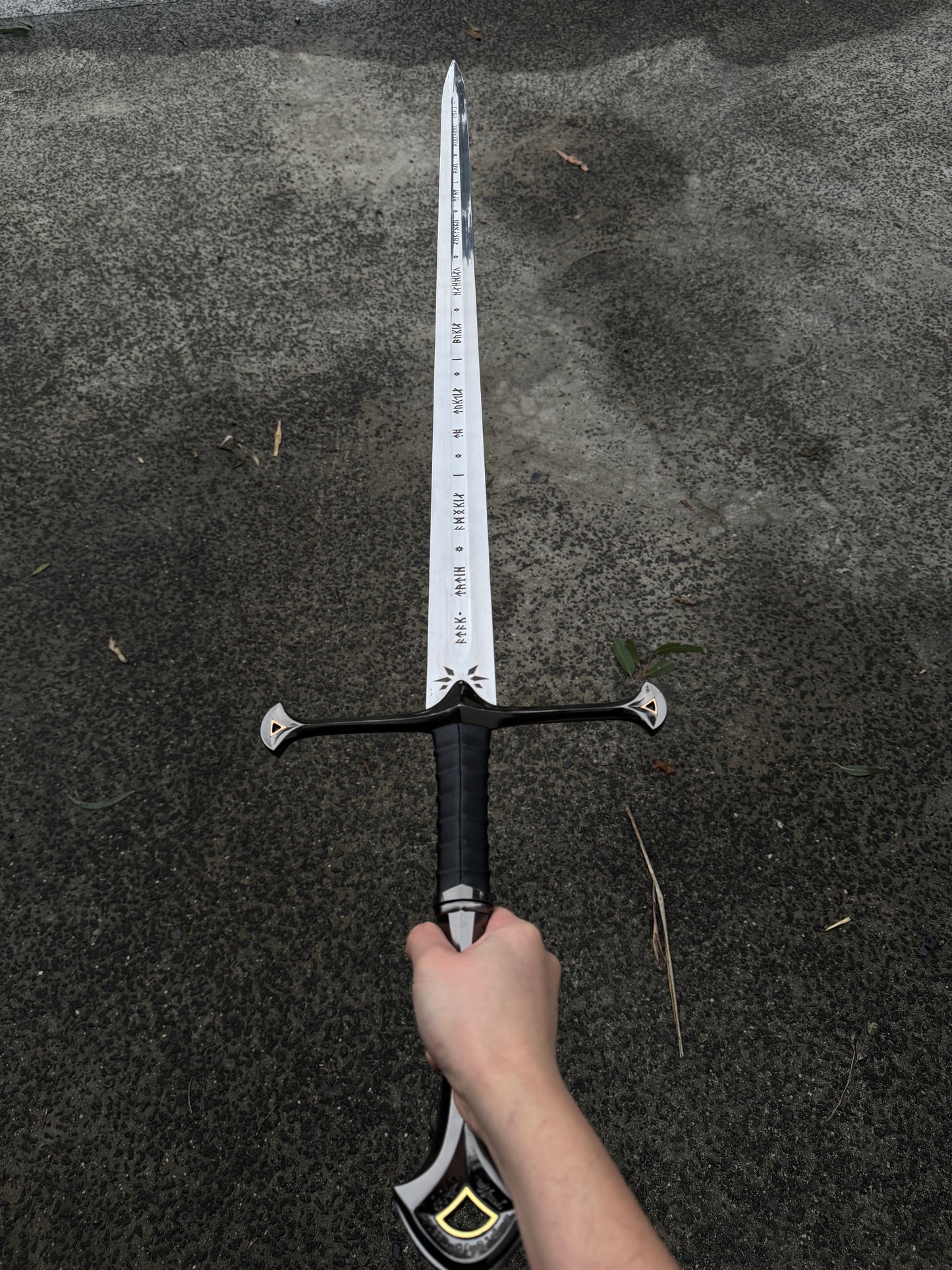 LORD OF THE RINGS- ANDURIL, FLAME OF THE WEST, SWORD OF ARAGORN (COLLECTORS EDITION)