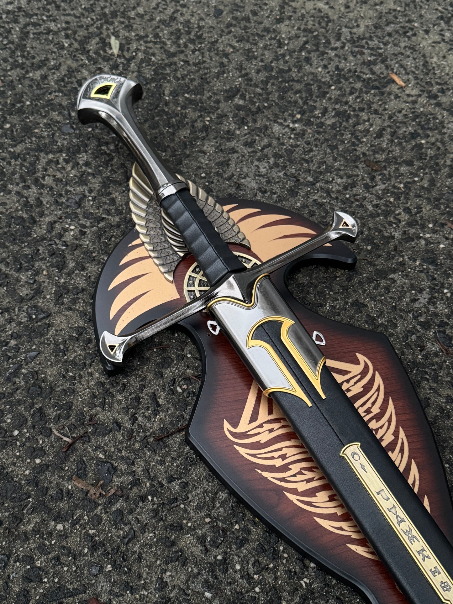 LORD OF THE RINGS- ANDURIL, FLAME OF THE WEST, SWORD OF ARAGORN (COLLECTORS EDITION)