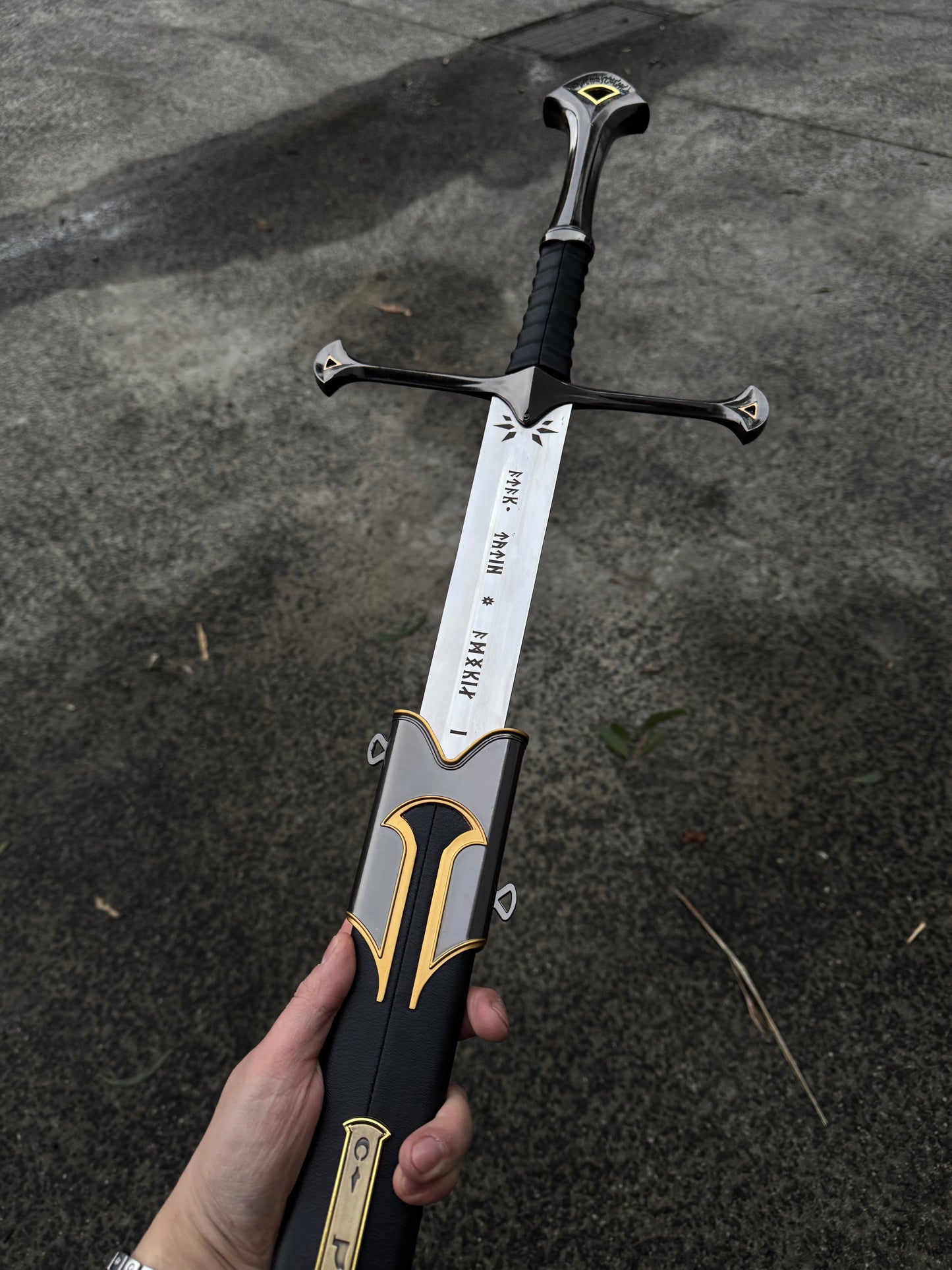 LORD OF THE RINGS- ANDURIL, FLAME OF THE WEST, SWORD OF ARAGORN (COLLECTORS EDITION)