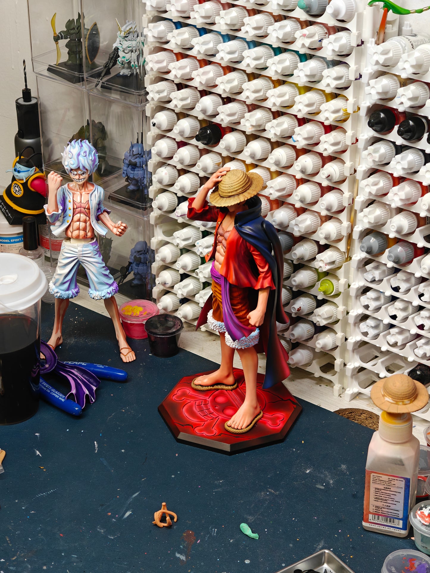 LX x 8X SCOPE STUDIO - ONE PIECE: HAT HOLDING LUFFY [IN STOCK]