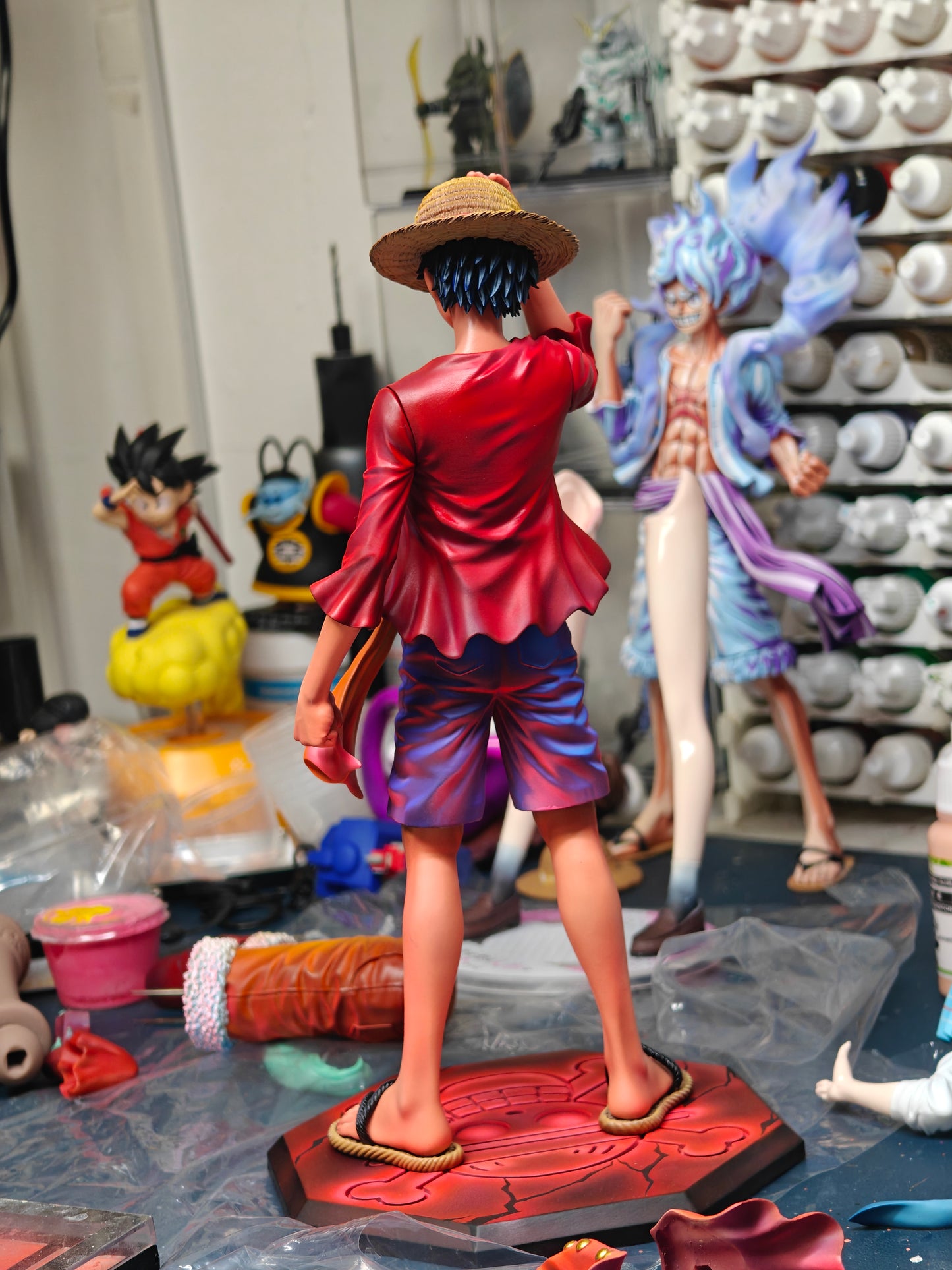 LX x 8X SCOPE STUDIO - ONE PIECE: HAT HOLDING LUFFY [IN STOCK]