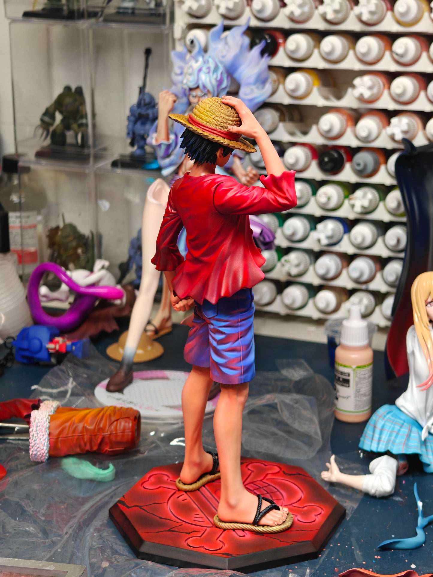 LX x 8X SCOPE STUDIO - ONE PIECE: HAT HOLDING LUFFY [IN STOCK]