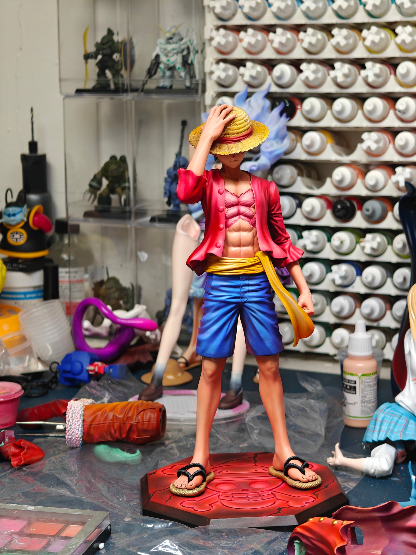 LX x 8X SCOPE STUDIO - ONE PIECE: HAT HOLDING LUFFY [IN STOCK]