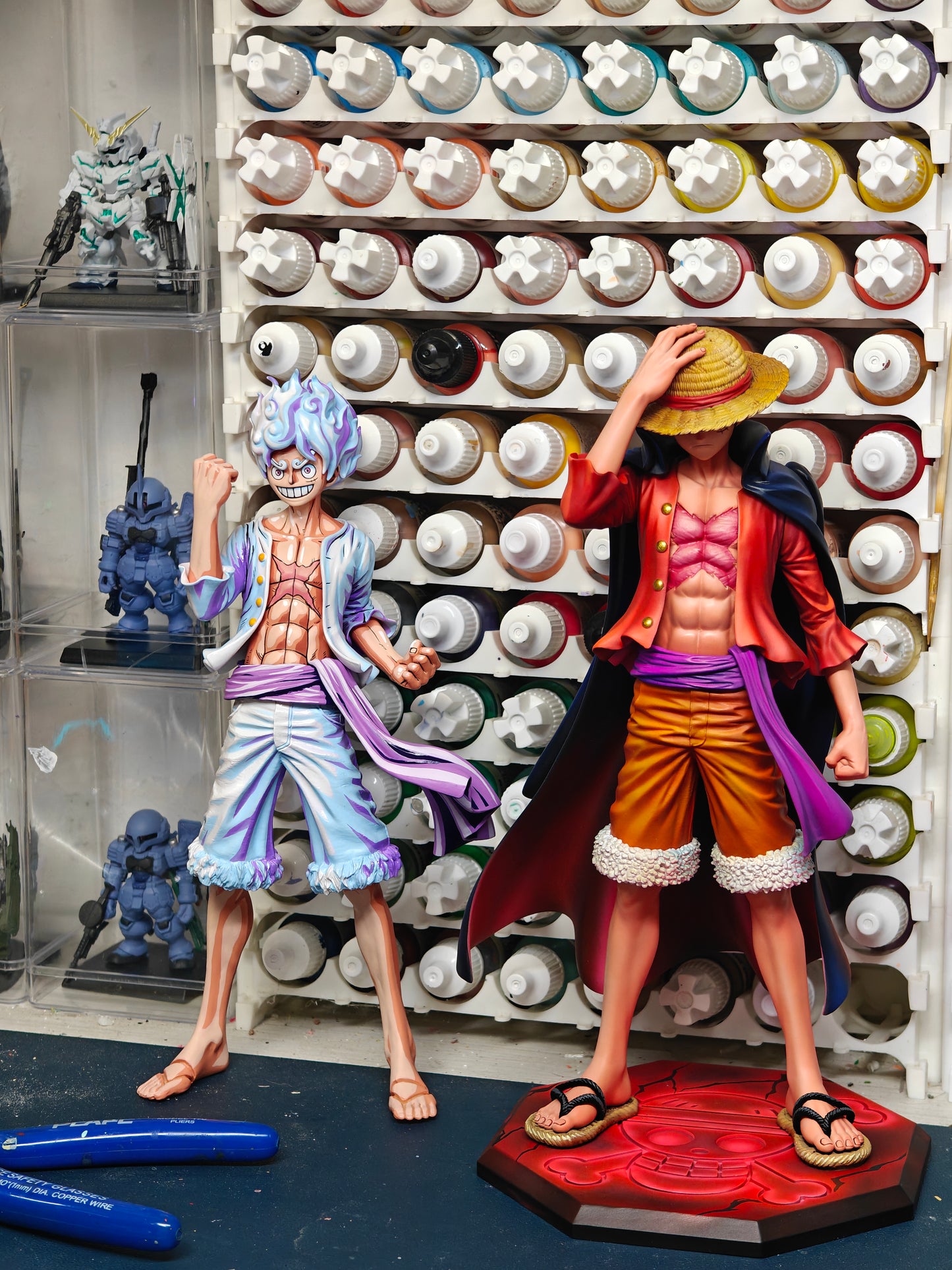 LX x 8X SCOPE STUDIO - ONE PIECE: HAT HOLDING LUFFY [IN STOCK]