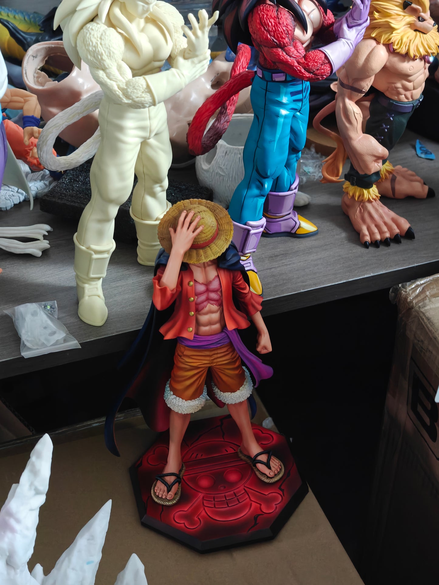 LX x 8X SCOPE STUDIO - ONE PIECE: HAT HOLDING LUFFY [IN STOCK]