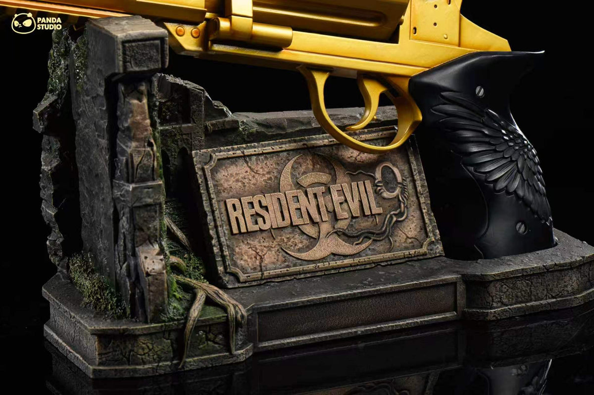 PANDA STUDIO – RESIDENT EVIL 9: GOLD REQUIEM REVOLVER AND HATCHET 1/1 [PRE-ORDER]