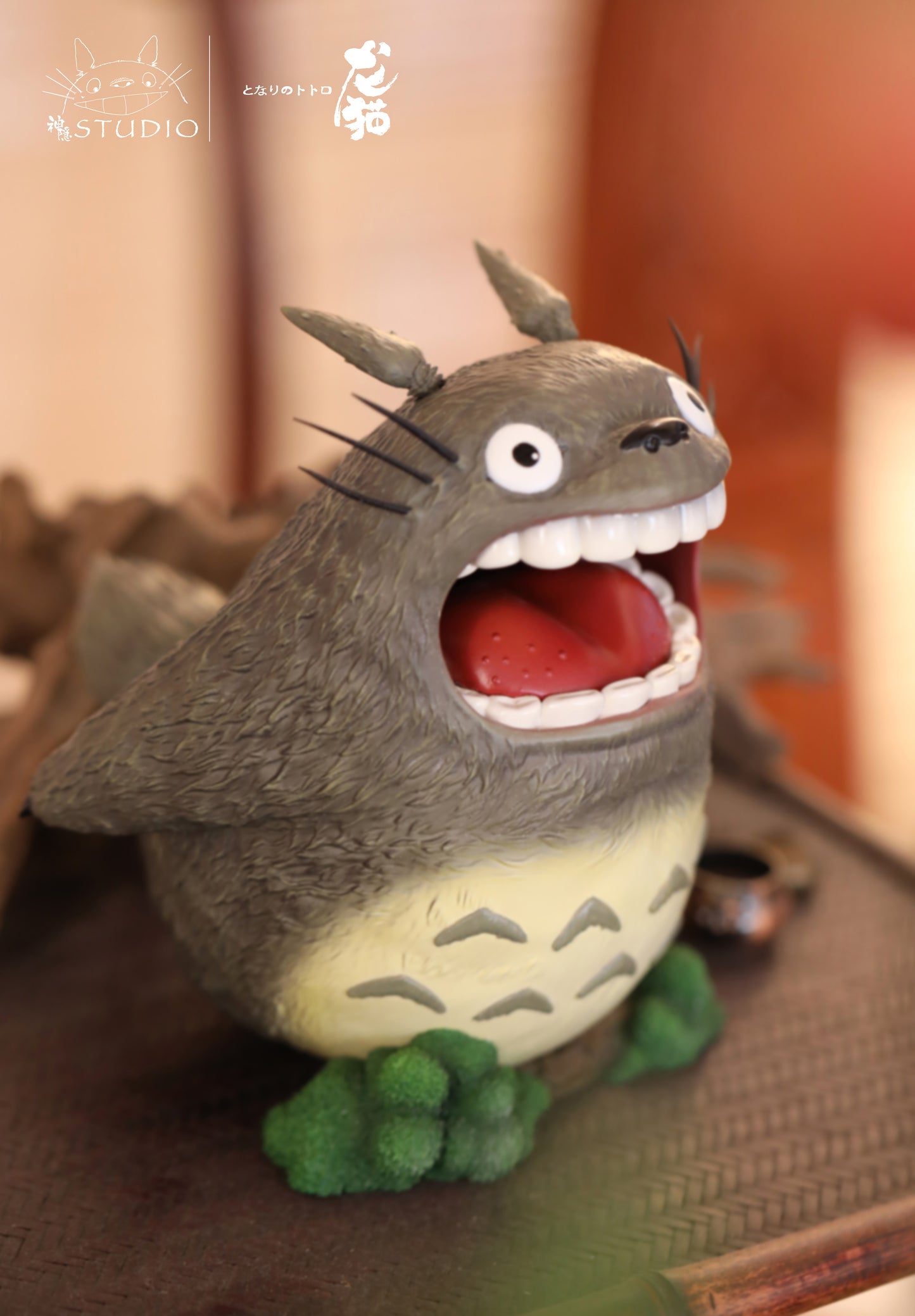 SHEN YIN STUDIO – MY NEIGHBOR TOTORO: HANDHELD SERIES 2. TOTORO [IN STOCK]