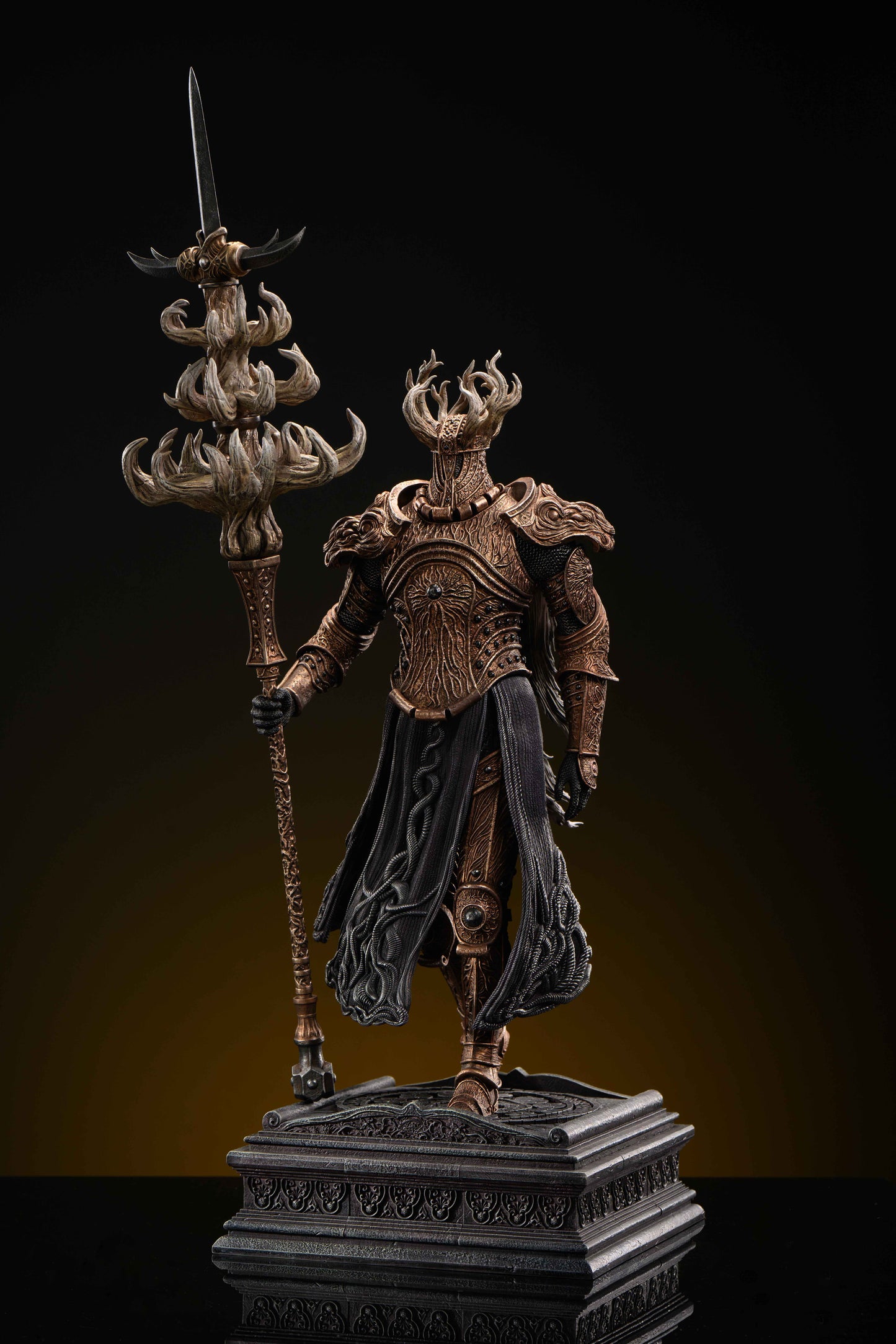 SWORD & WING STUDIO – ELDEN RING: CRUCIBLE KNIGHT [PRE-ORDER]