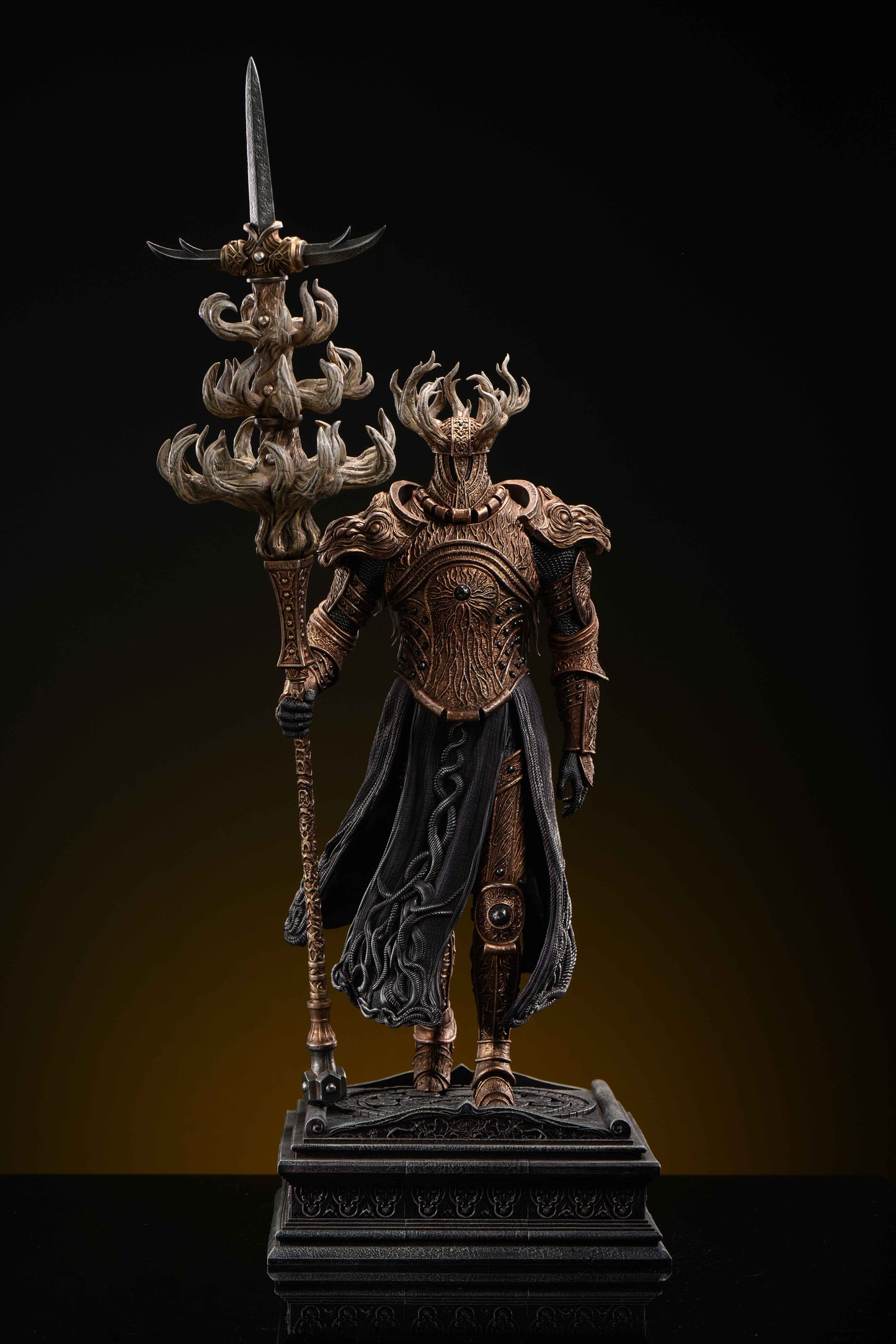SWORD & WING STUDIO – ELDEN RING: CRUCIBLE KNIGHT [PRE-ORDER]