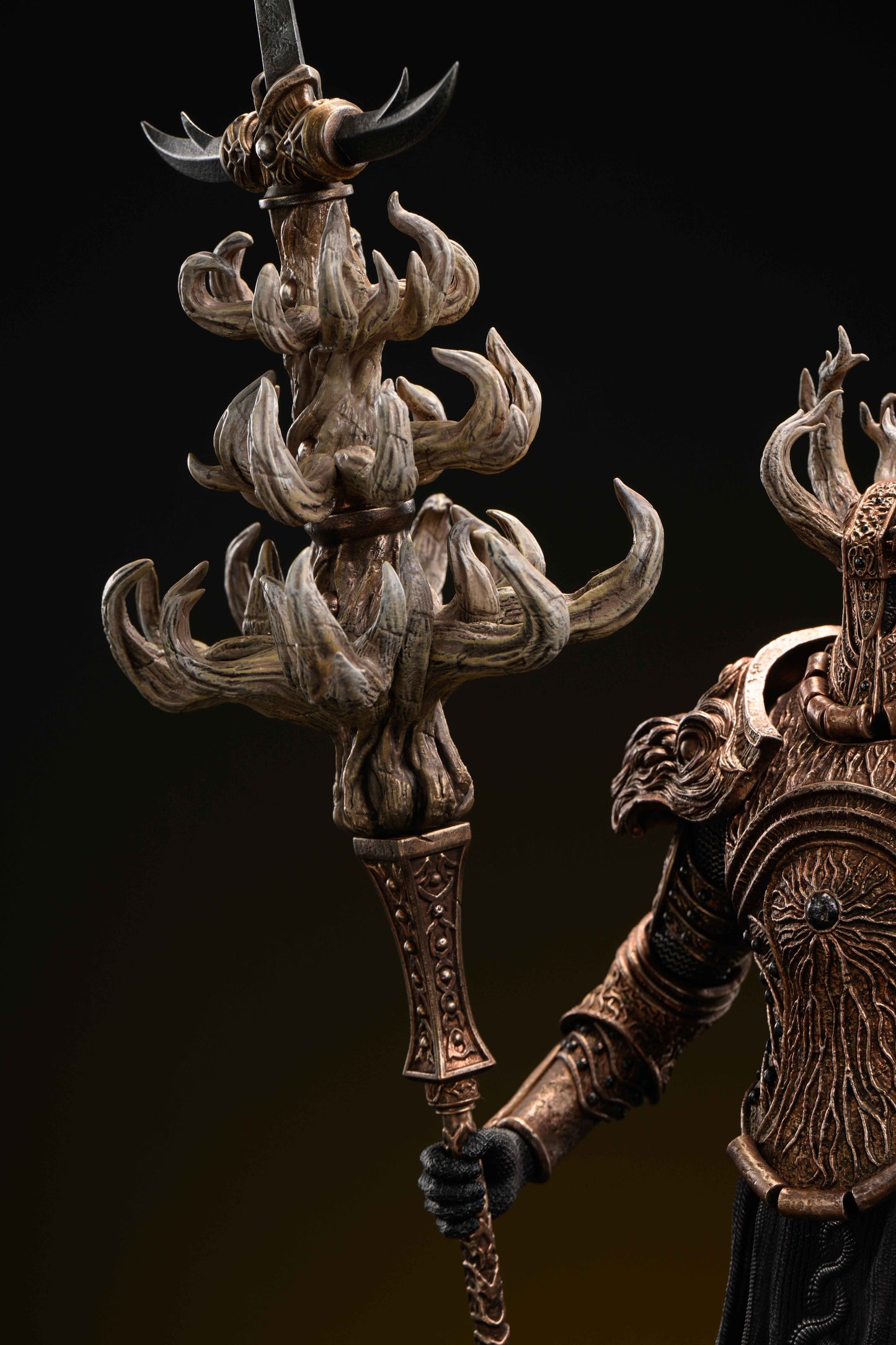 SWORD & WING STUDIO – ELDEN RING: CRUCIBLE KNIGHT [PRE-ORDER]