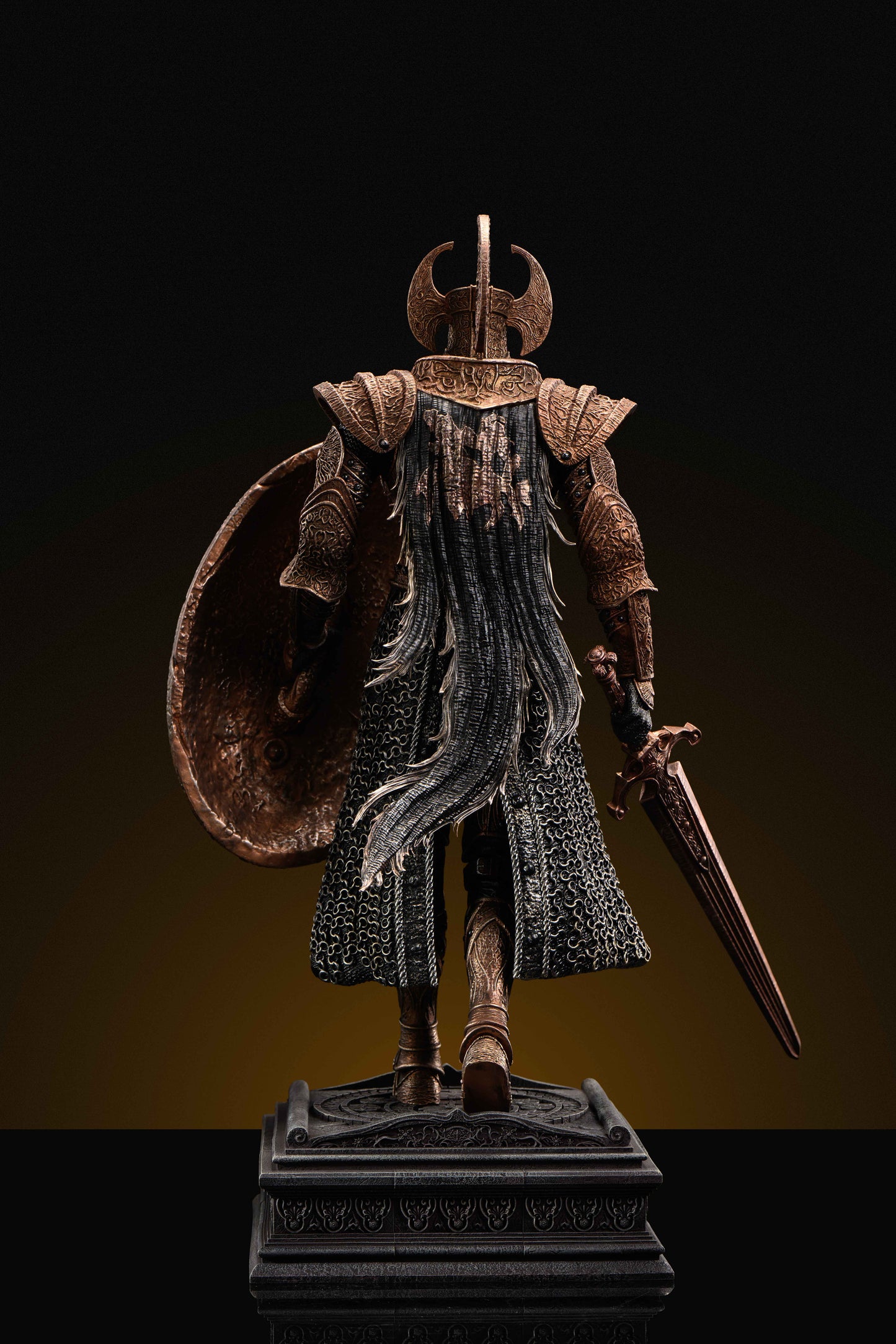 SWORD & WING STUDIO – ELDEN RING: CRUCIBLE KNIGHT [PRE-ORDER]