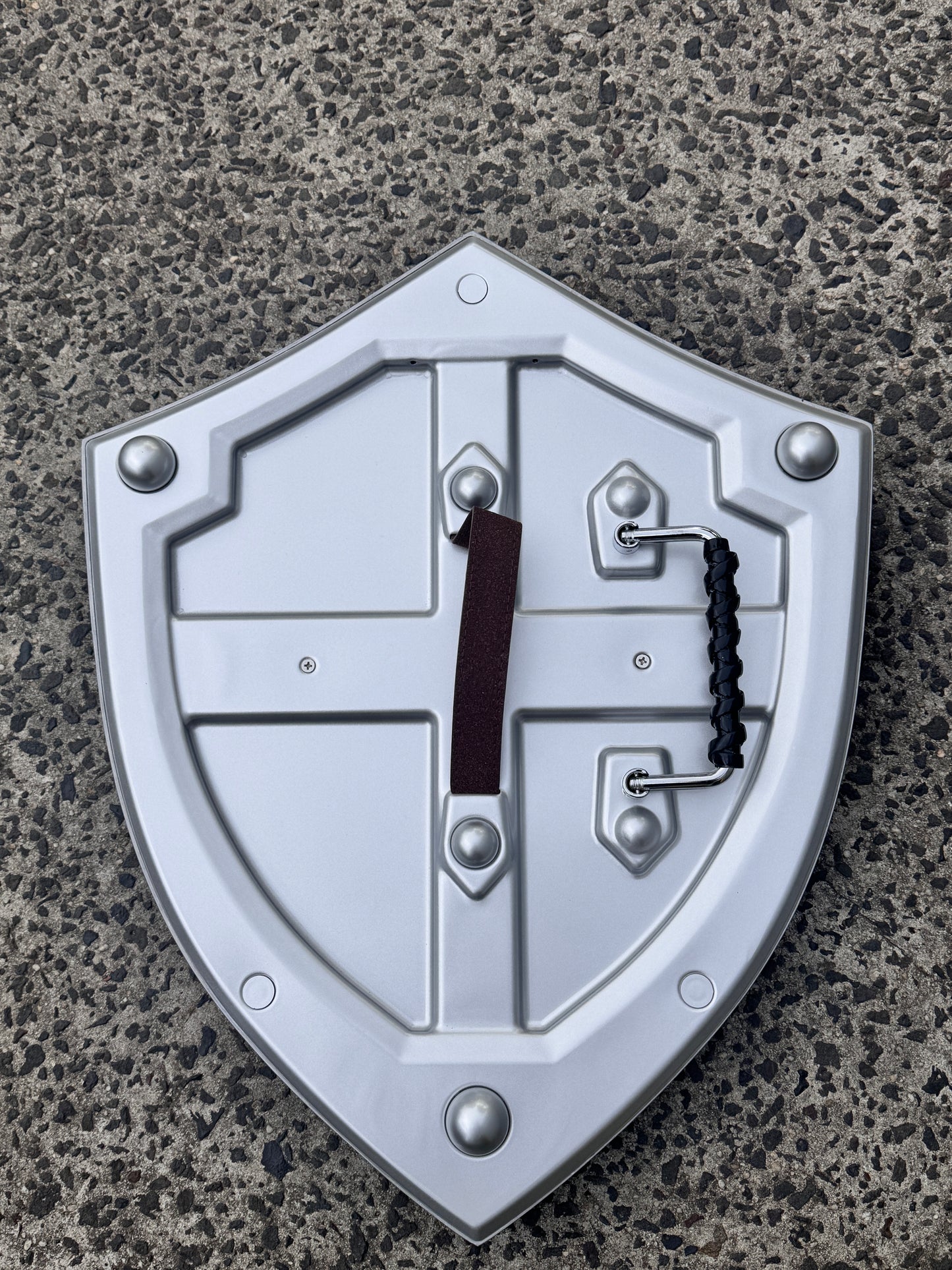 THE LEGEND OF ZELDA - HYLIAN SHIELD (LIFE SIZE METAL REPLICA)