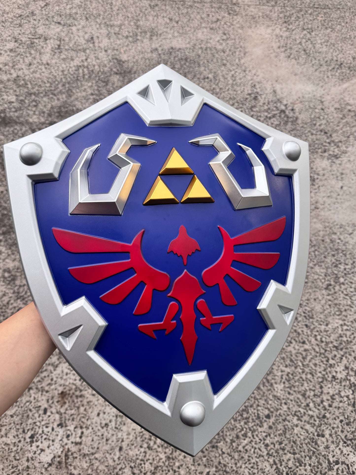 THE LEGEND OF ZELDA - HYLIAN SHIELD (LIFE SIZE METAL REPLICA)