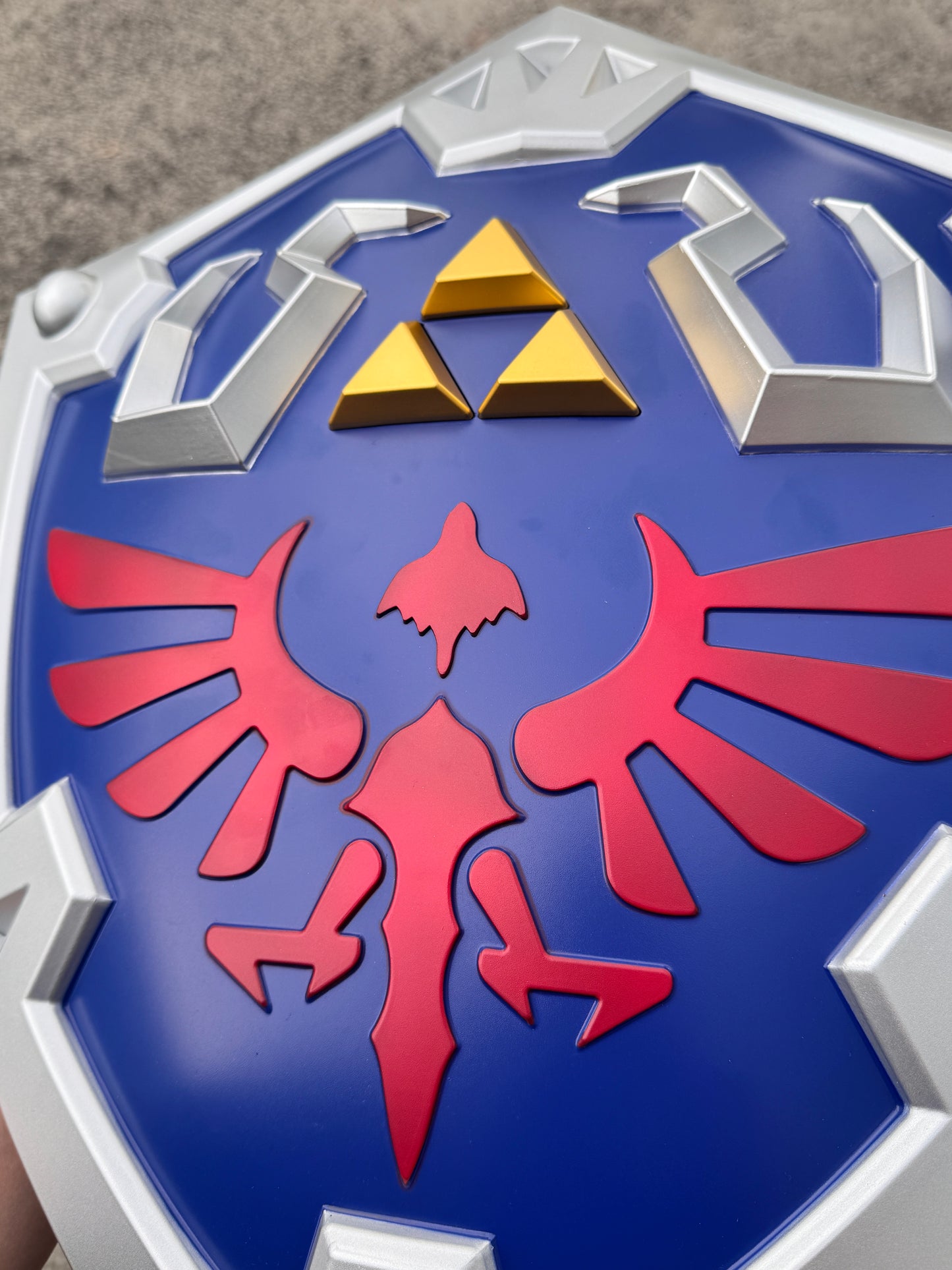 THE LEGEND OF ZELDA - HYLIAN SHIELD (LIFE SIZE METAL REPLICA)