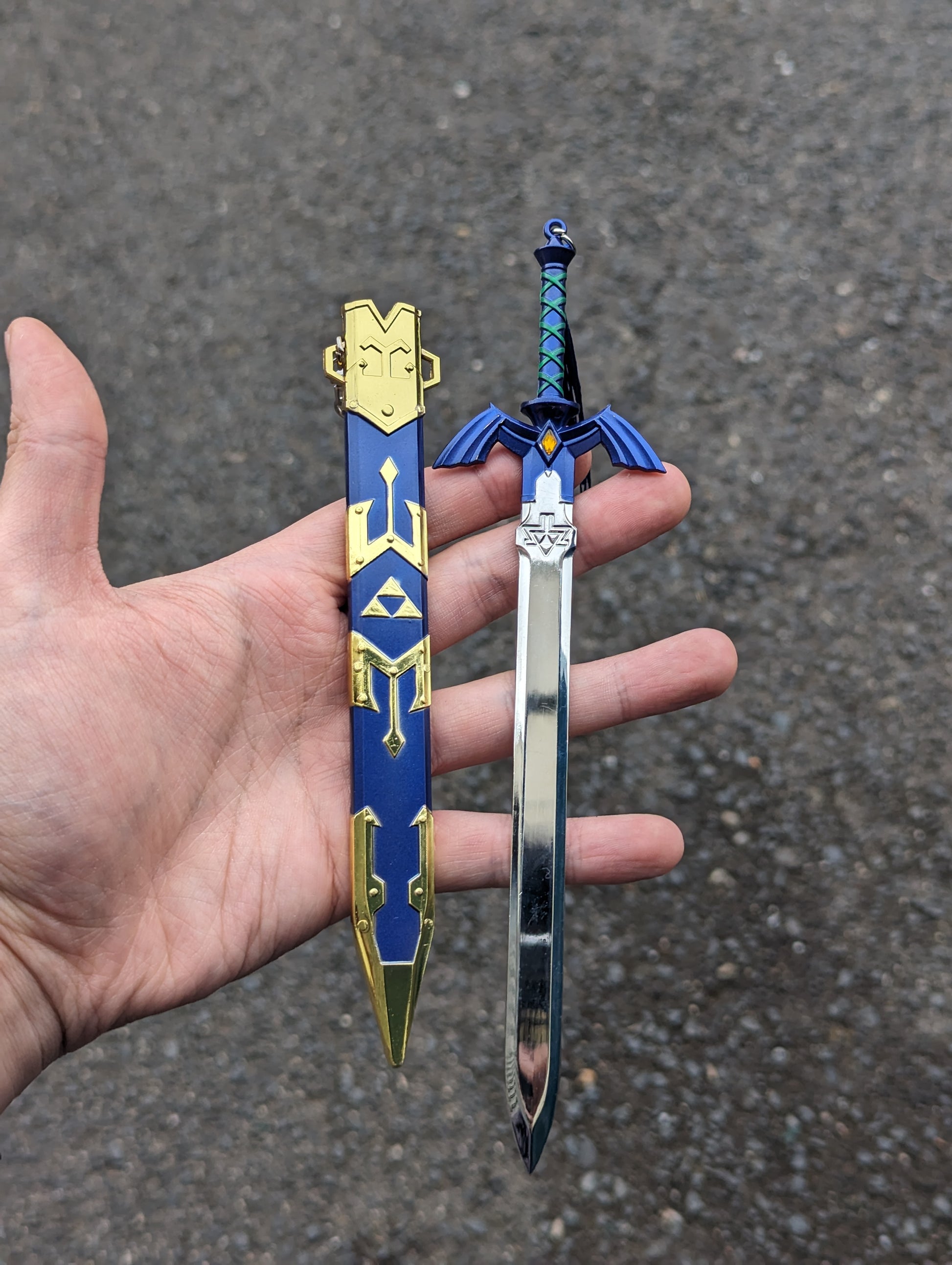 Zelda Master Sword THE LEGEND OF ZELDA LINK WITH MASTER SWORD AND