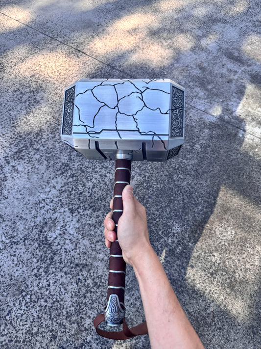 THOR: LOVE AND THUNDER – MJÖLNIR, MIGHTY THOR’S CRACKED HAMMER AND BASE (METAL VERSION)