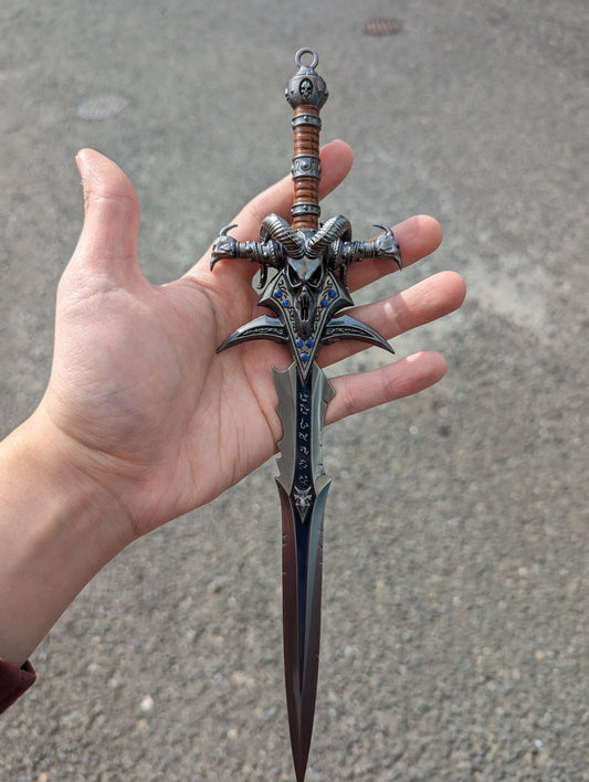 WORLD OF WARCRAFT – FROSTMOURNE MINI REPLICA (30 CM)