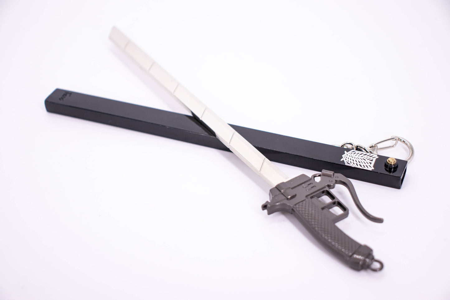 ATTACK ON TITAN – 3D MANEUVER GEAR SWORD KEYCHAIN