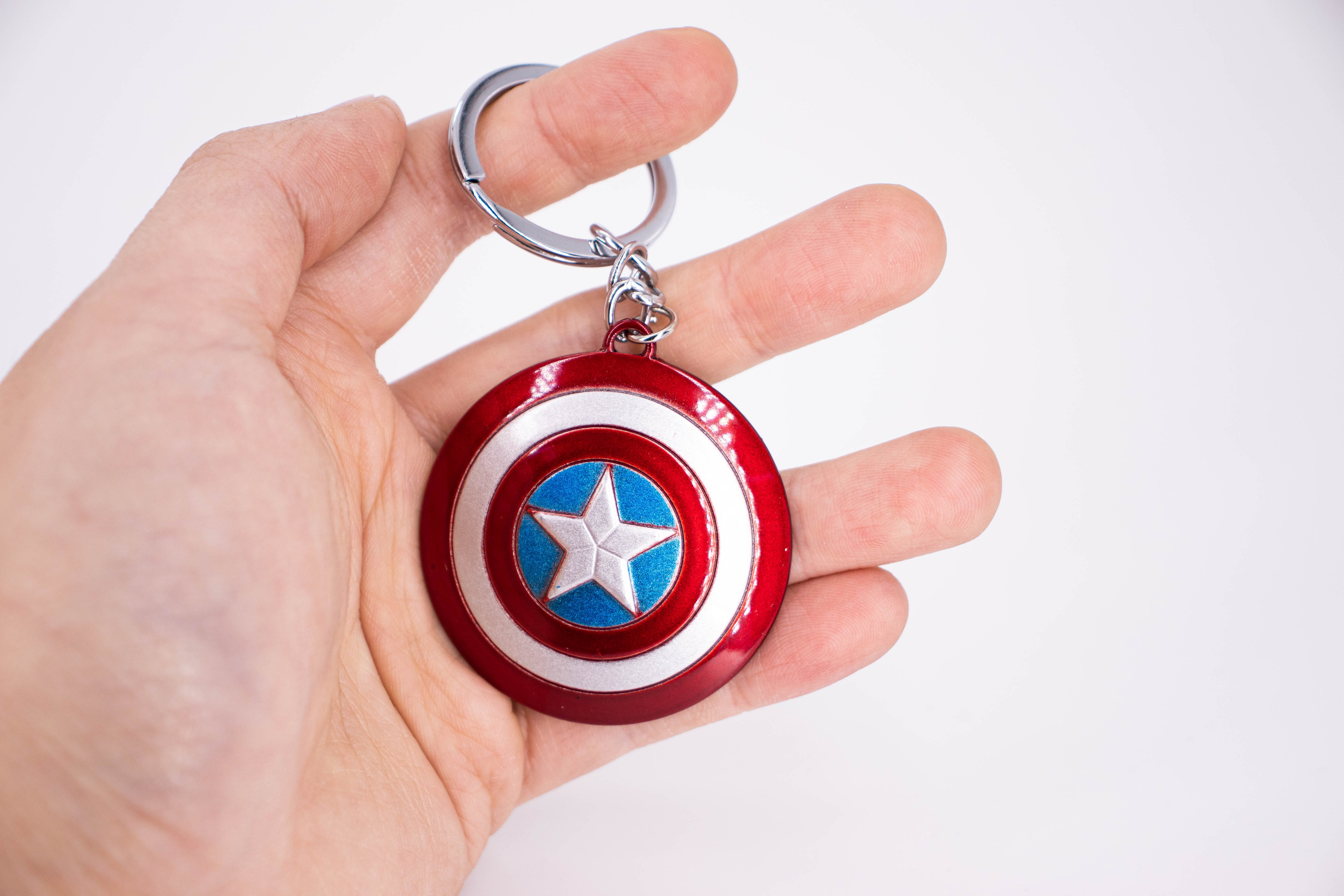 Mini Shield Keychain MARVEL’S AVENGERS – CAPTAIN AMERICA’S SHIELD KEYCHAIN – FF COLLECTIBLES