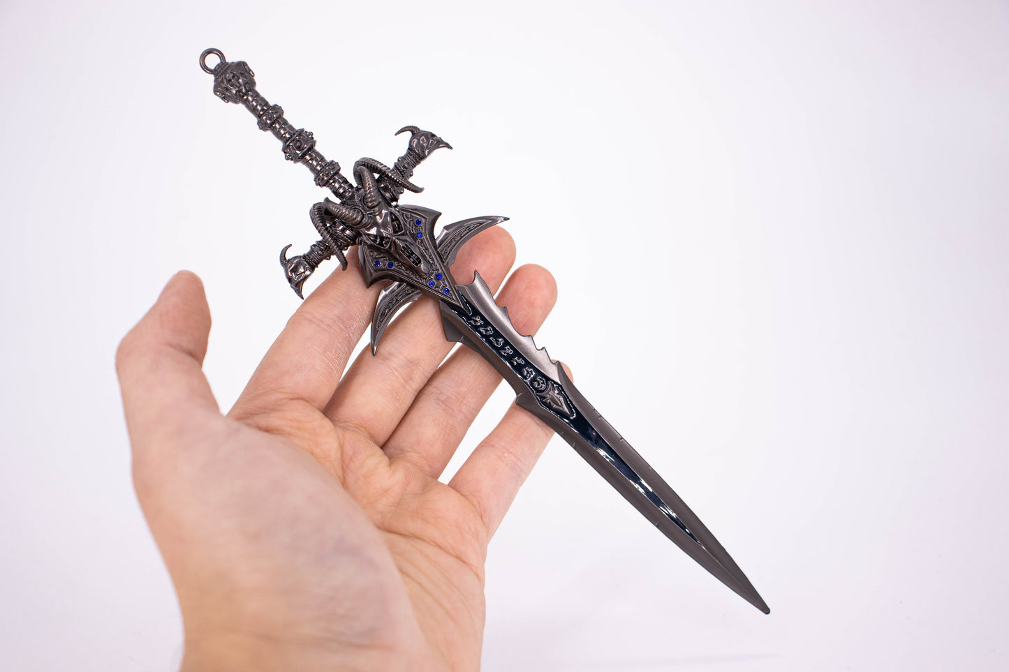WORLD OF WARCRAFT – FROSTMOURNE MINI REPLICA (22 CM)